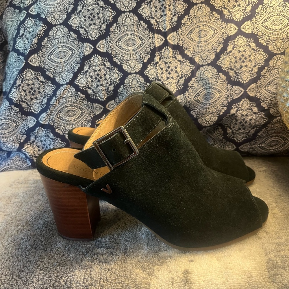 Vionic Black Suede Mules with Chunky Heel